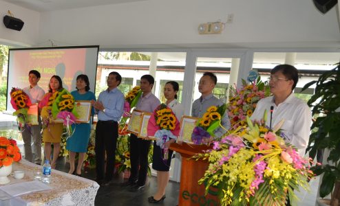 Tập đoàn Hòa Phát vinh dự nhận Bằng khen và Cup Phố Hiến do UBND tỉnh Hưng Yên trao tặng